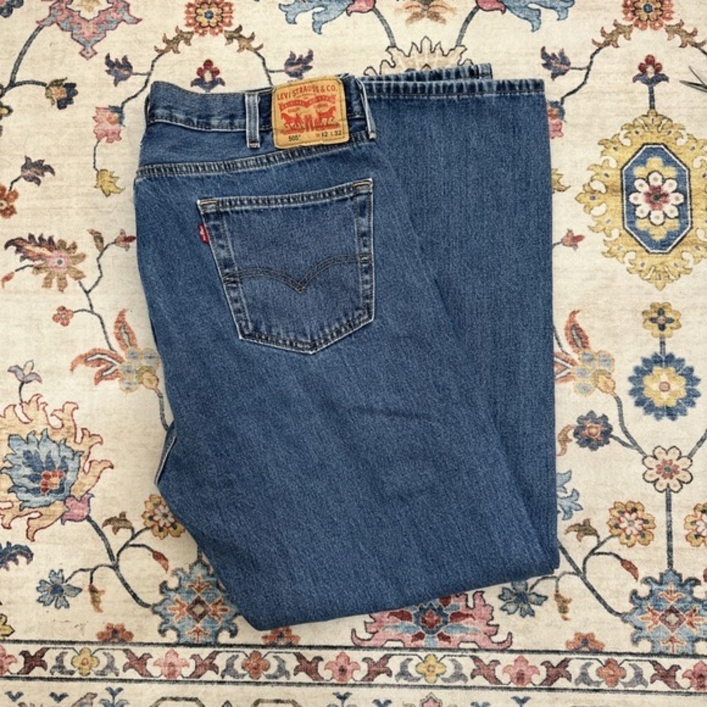 Levis 505 Jeans Mens 42x32 Blue Denim Straight Leg Zip Fly Classic Medium Wash - Picture 6 of 11